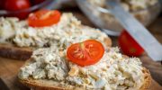 ​This sandwich spread has healthy fats and a lot of fiber. It is perfect for heart lovers