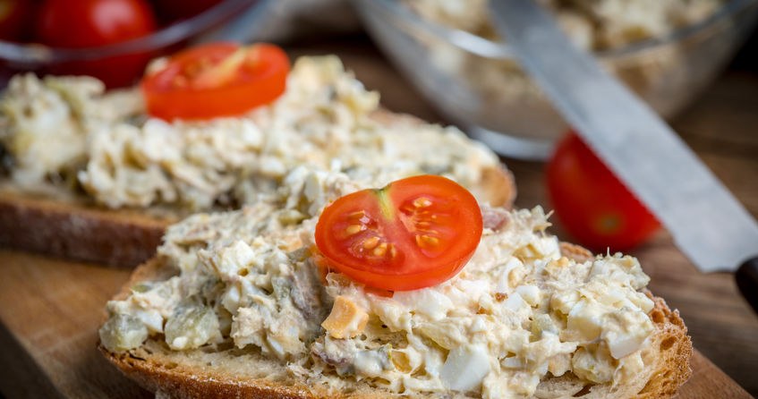 ​This sandwich spread has healthy fats and a lot of fiber. It is perfect for heart lovers