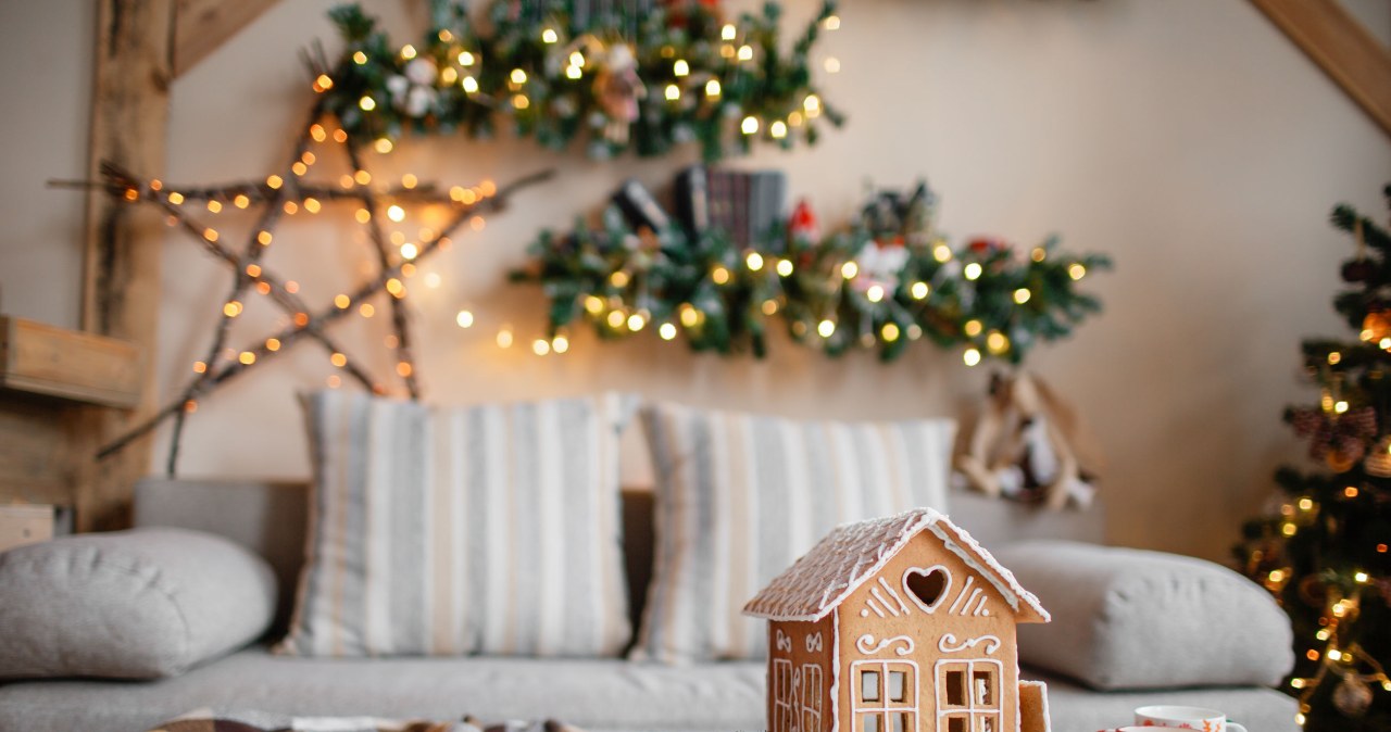 For Christmas, we can decorate the house with handmade decorations