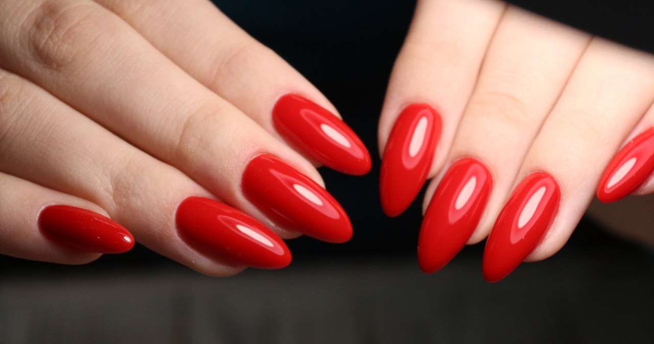 Red nails are an undisputed hit for the holidays /123RF/PICSEL