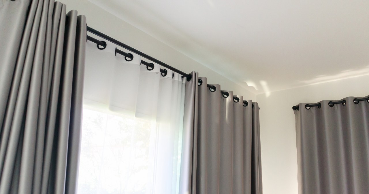 Properly selected curtains can change the appearance of our interiors /123RF/PICSEL