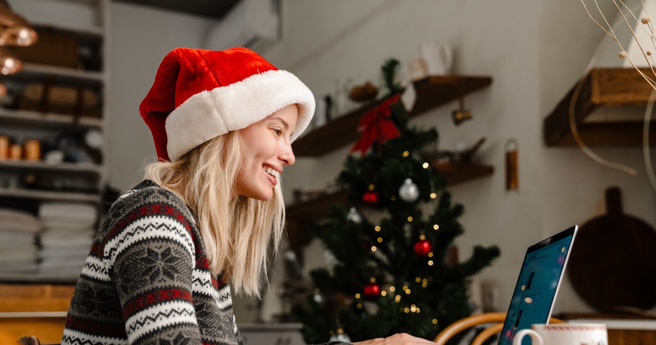 It is worth sending elegant Christmas wishes to your colleagues /adobestock /INTERIA.PL