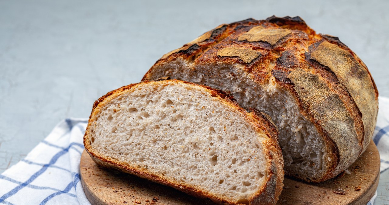 The bread will be fresher if we put sugar cubes in the bread /sriba3