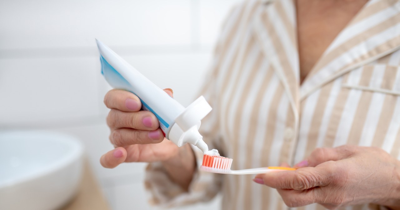 Toothpaste will help remove stubborn plaque /123RF/PICSEL