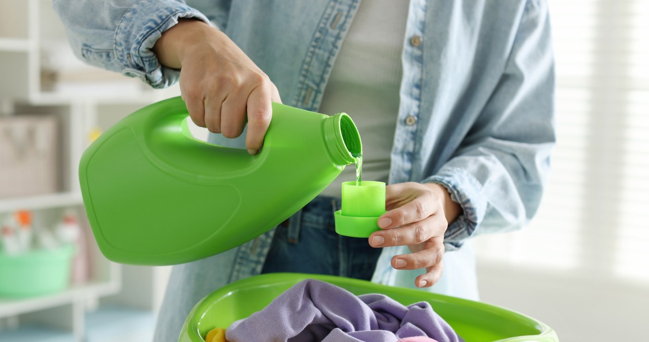 The more delicate the material, the safer it is to wash by hand. This rule also applies to hats and scarves. /Pixel