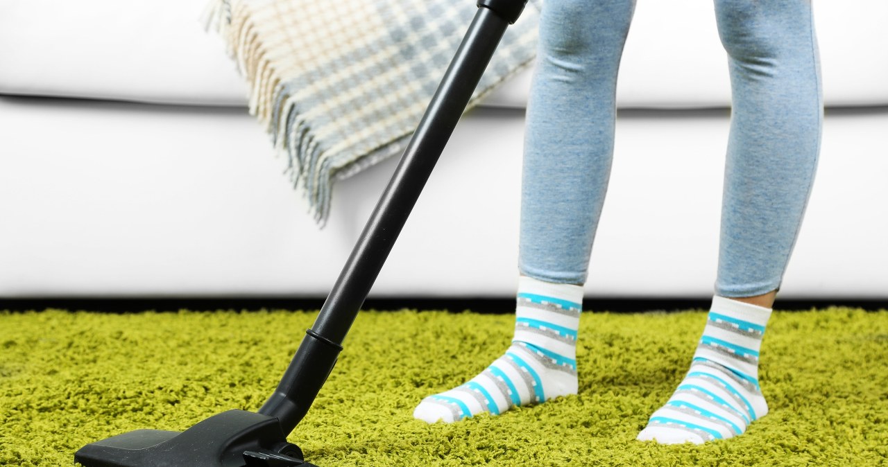 If the carpet is very dirty, vacuuming alone will not be enough to restore its perfect appearance /Pixel