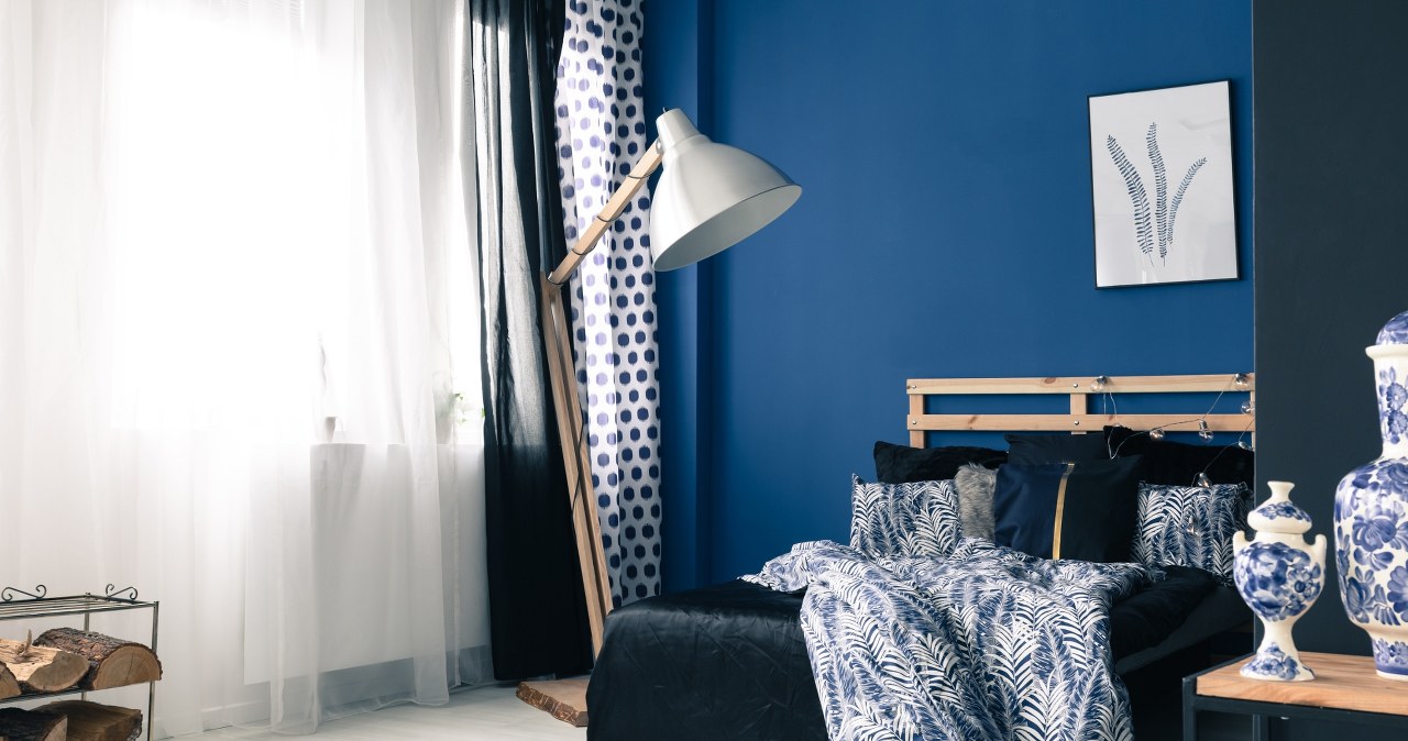 Navy blue is a good color for the bedroom. /123RF/Picsel, 123RF/Picsel