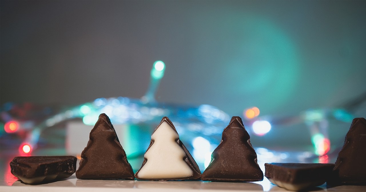 When making chocolate Christmas trees, we can experiment with chocolate proportions and decorations /Pixel