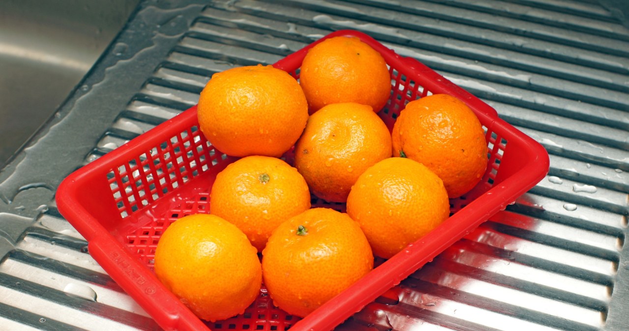 Do you wash tangerines before eating them? You're probably doing it wrong anyway