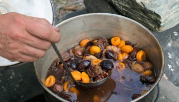 I throw it into the dried herb compote. It is so tasty that there are no glasses for helping