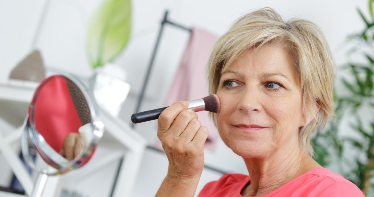 ​This is the best makeup for a 50-year-old woman. Conceals wrinkles and "opens the eye"