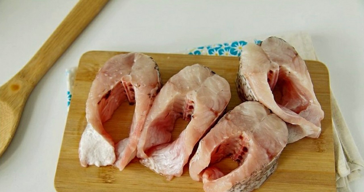 ​This is how you can check whether the carp is fresh. Look at this detail