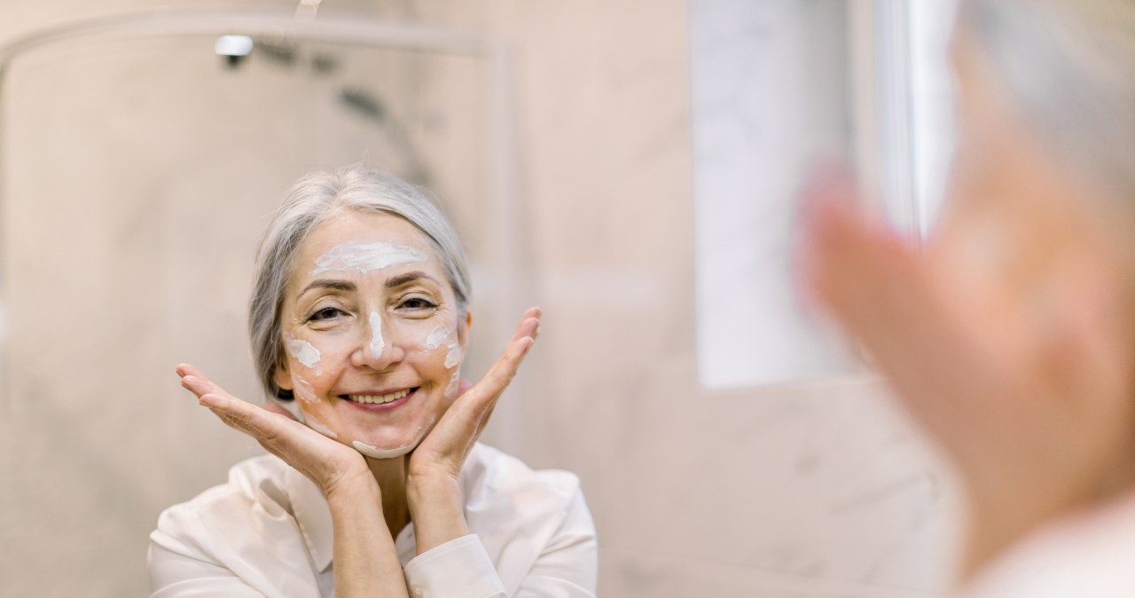 I take 2 ingredients from the kitchen and apply it to my face. The skin is moisturized and smooth