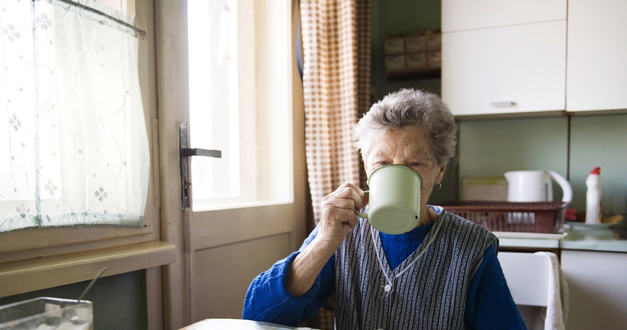 It strengthens the heart and prolongs life. Seniors should drink every day