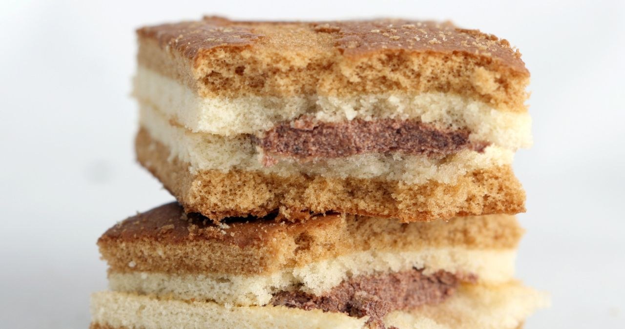 Fluffy, delicate tops and chocolate filling. The perfect cake for St. Nicholas Day