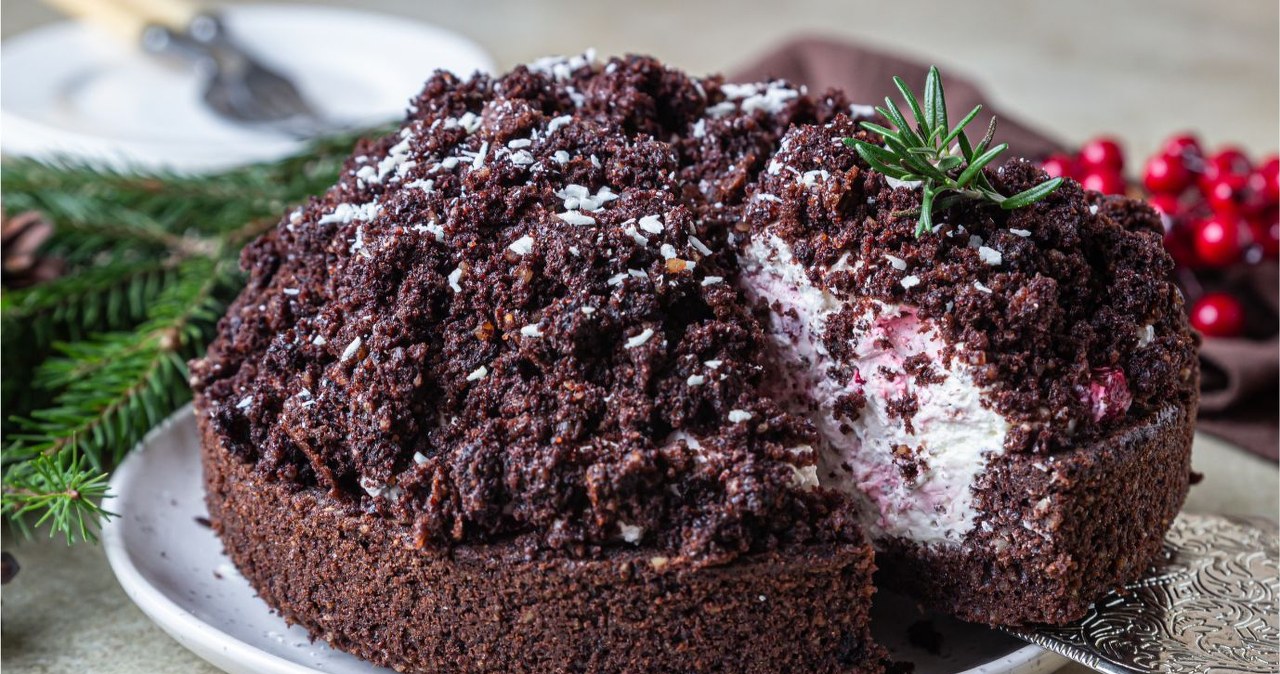 Christmas Mole Mound. A fluffy and light option instead of poppy seed cakes and cheesecakes