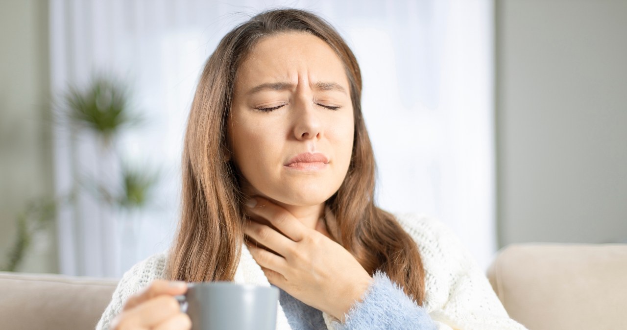 Brew as a tea and gargle. Hoarseness and pain will quickly disappear