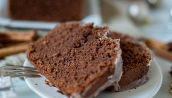Quick gingerbread with chocolate. A simple recipe perfect for Christmas