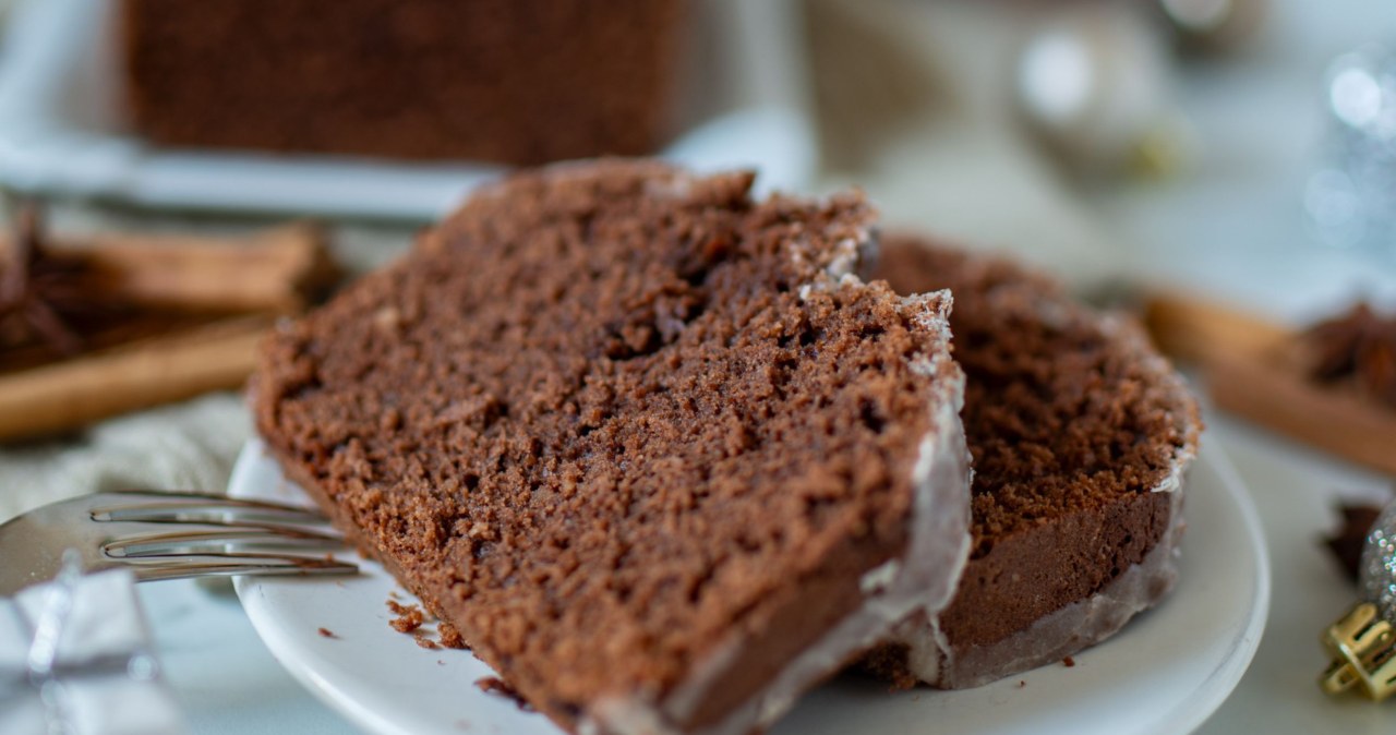 Quick gingerbread with chocolate. A simple recipe perfect for Christmas