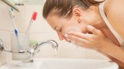 Do you wash your face this way? You accelerate the formation of wrinkles