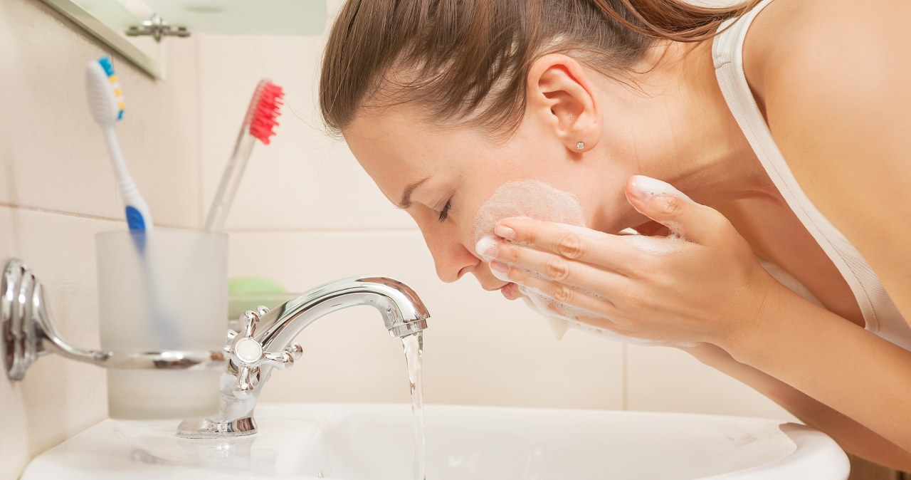 Do you wash your face this way? You accelerate the formation of wrinkles