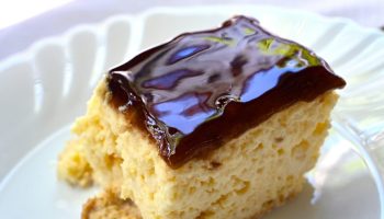 Świętoszek sponge cake. It tastes delicious with cocoa-caramel topping