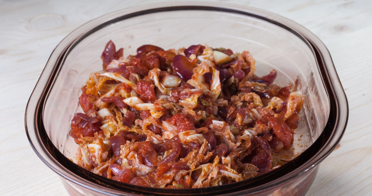 When I serve it for dinner, my husband smacks his lips with satisfaction. This stewed cabbage with onion is my favorite
