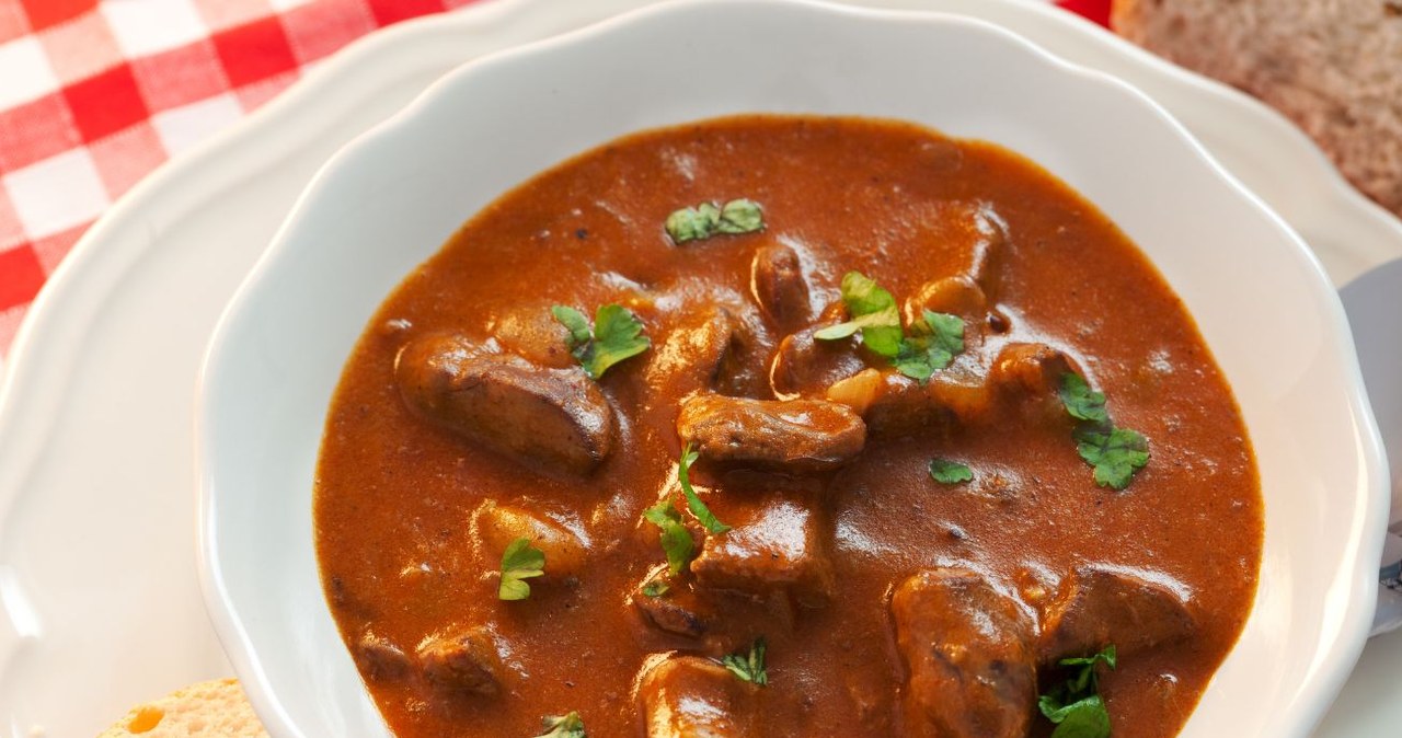 I no longer thicken the sauce with flour. I found a much better and healthier way