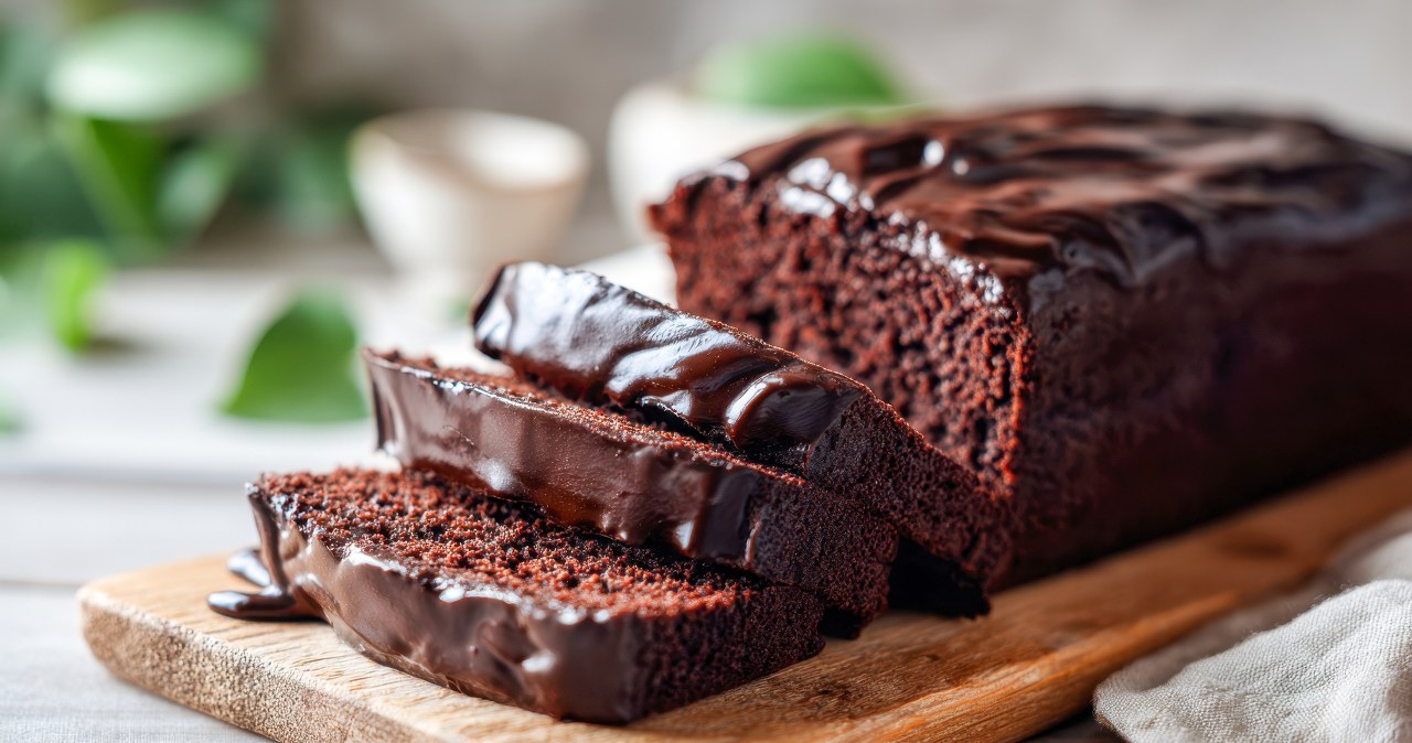 Simple gingerbread for Christmas. Insanely moist and chocolatey