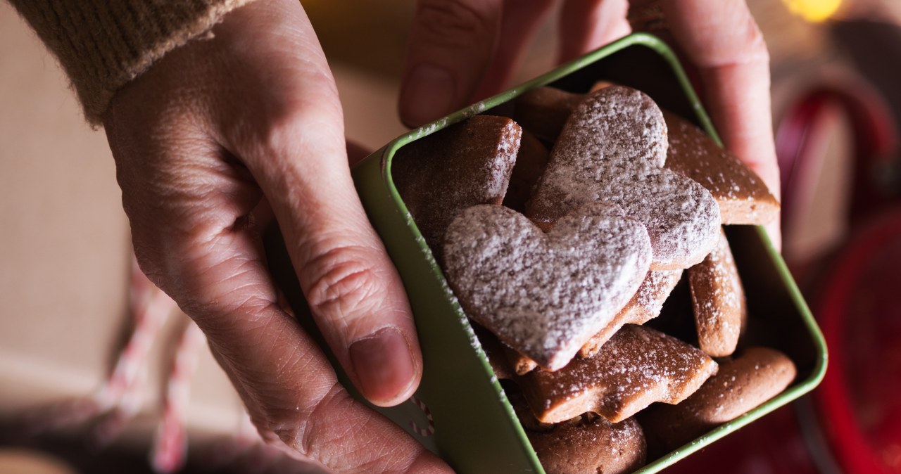 You can make these gingerbread cookies without baking. And only in fifteen minutes