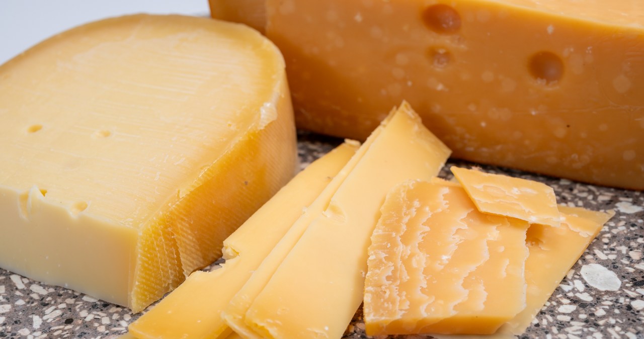 Don't throw away dried cheese. Pour this drink over him, it will be soft and tasty