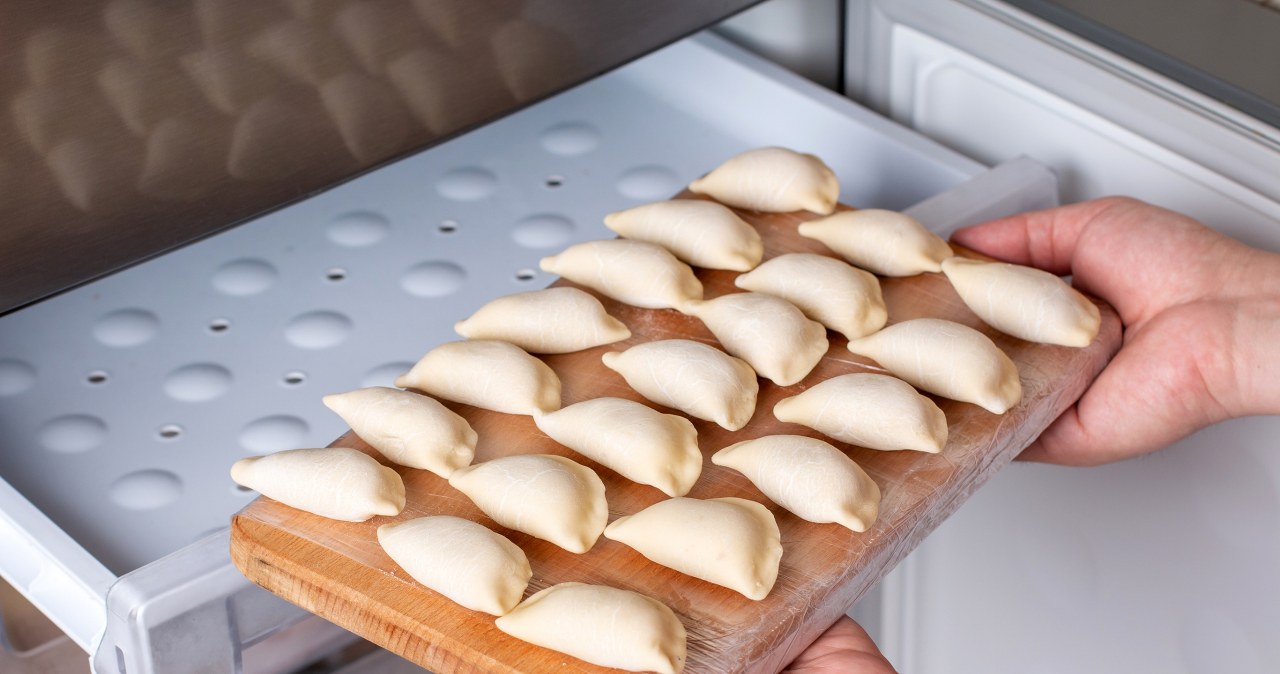 The best way to freeze dumplings with cabbage and mushrooms. They do not crack or fall apart when cooking