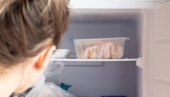 A little-known trick to defrost meat. Without waiting, you can start cooking quickly