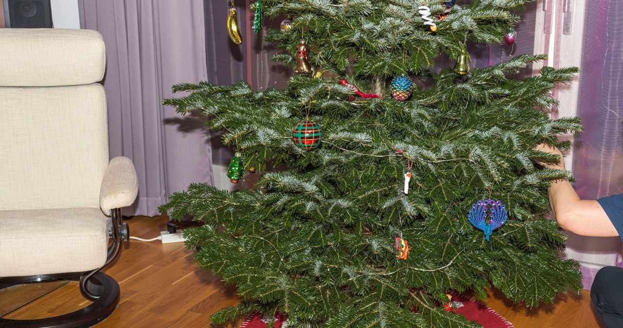 Don't buy a Christmas tree stand like this. It will be unstable and impractical
