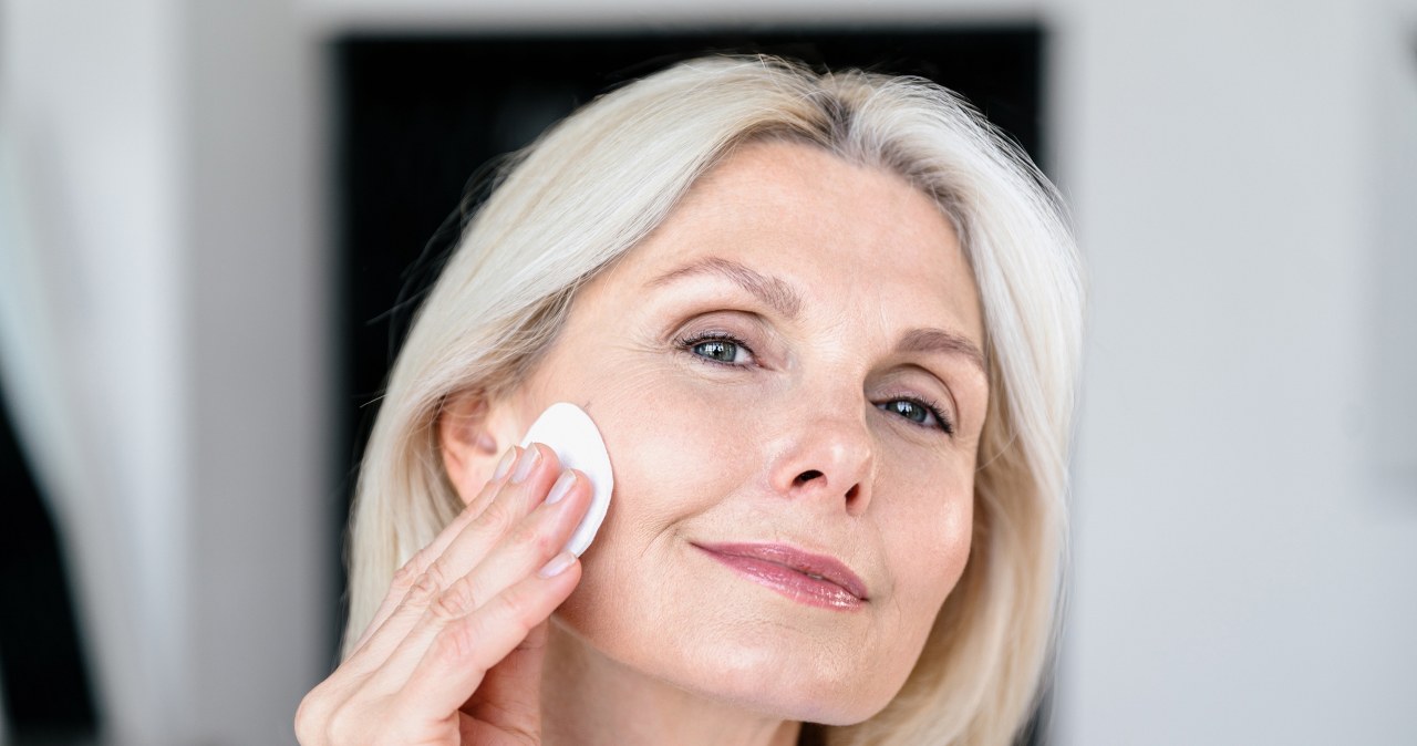 Most women do not wash off this cosmetic. The consequences are serious