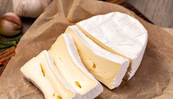 Not everyone knows that this cheese is a great support for the health of bones and teeth. It also improves well-being