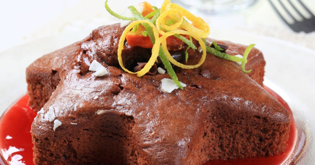 Chocolate and gingerbread cake. The best alternative to traditional baked goods