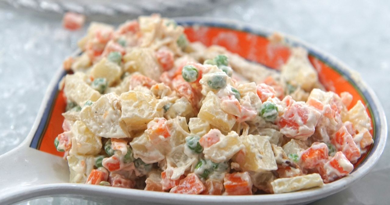 Vegetable salad will not absorb water and will not turn sour quickly. Just do one thing