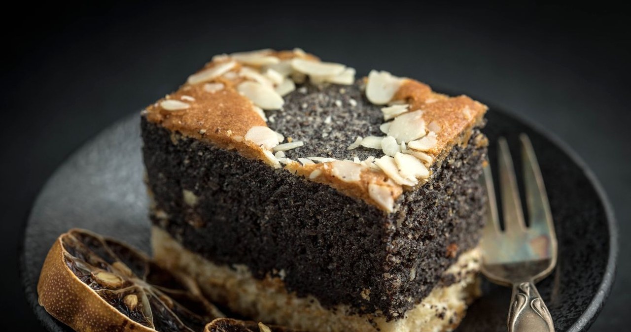 The best poppy seed cake on shortcrust pastry. You can make it quickly and it will quickly disappear from the Christmas table