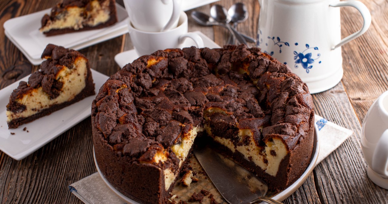 Royal cheesecake for New Year's Eve. Velvety cheese mass and cocoa shortcrust pastry