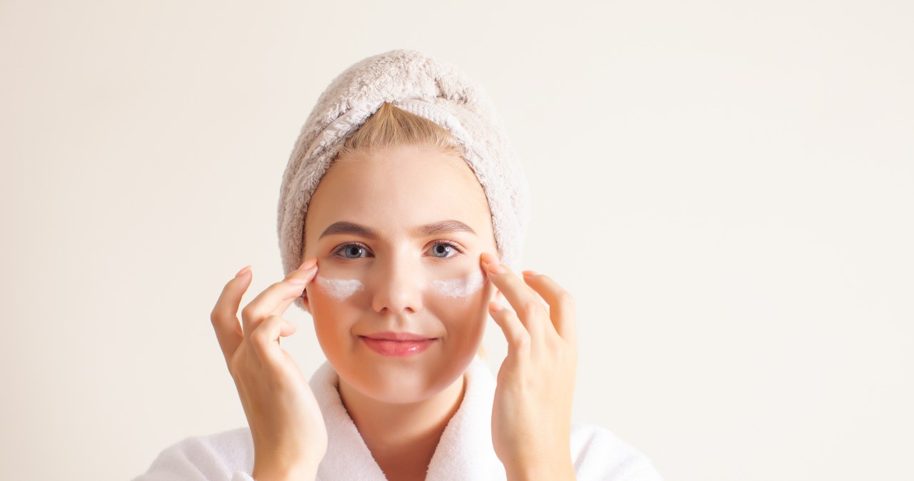 It costs PLN 30 and works like Botox and lifting in one. Moisturizes, smoothes and firms