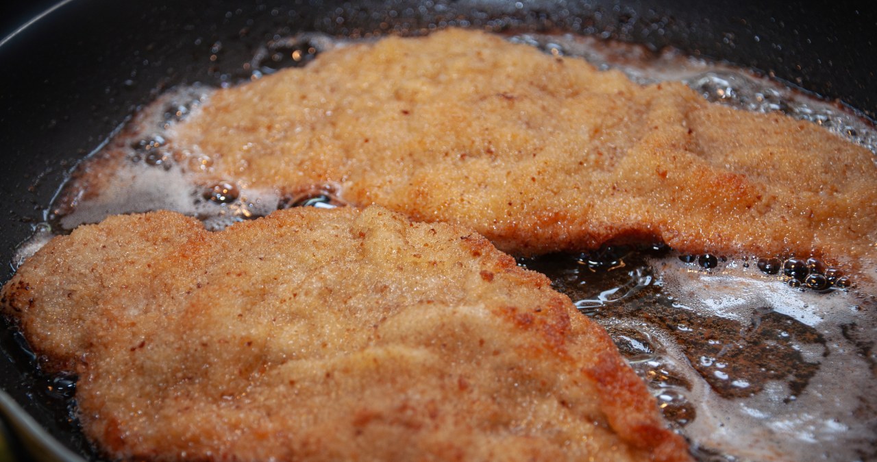 Add to milk and soak the pork chops before frying. The cutlets are tender, juicy and melt in your mouth