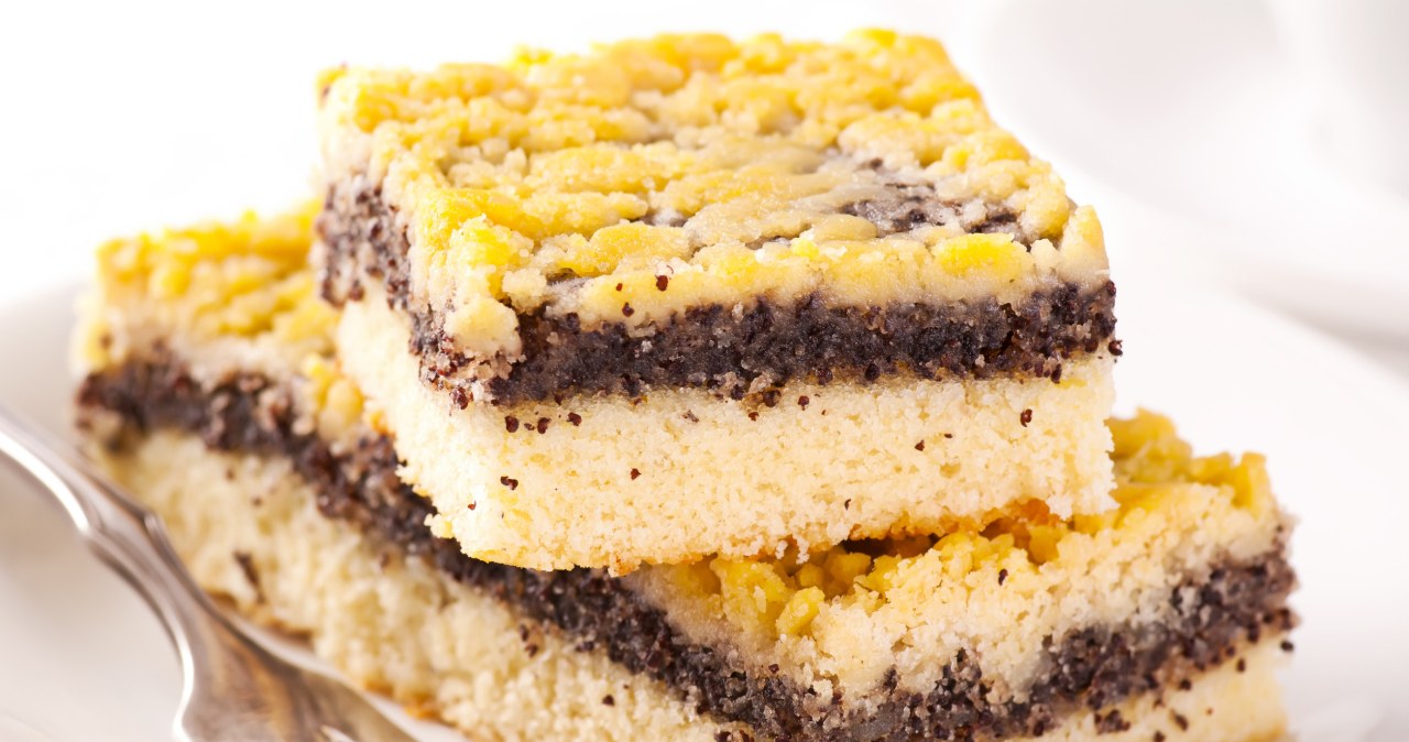 Instead of regular poppy seed cake, make poppy seed poppy seed nibbler. It will disappear down to the last crumb