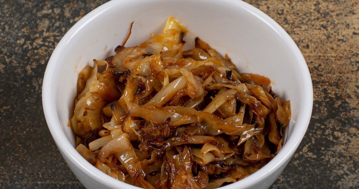 A forgotten trick from an old cookbook. The onion does not burn when frying and has a perfect taste