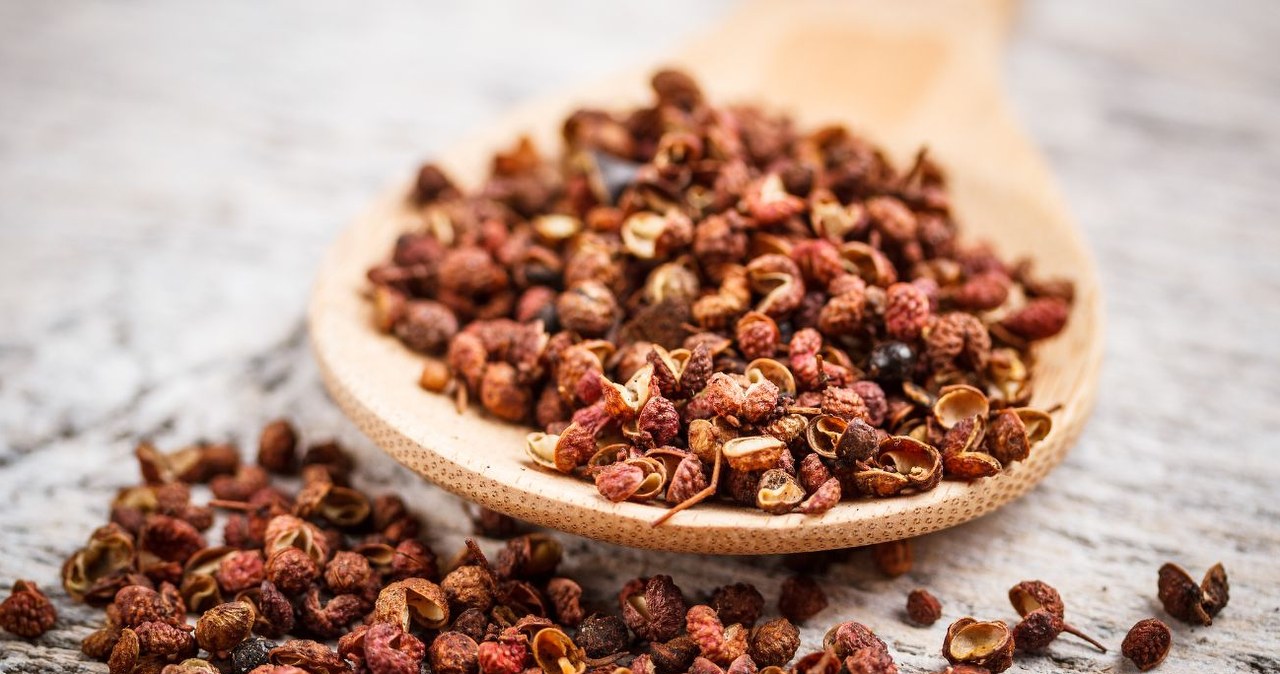 Pepper that tastes of citrus, wood and flowers. It supports circulation and has anti-inflammatory properties