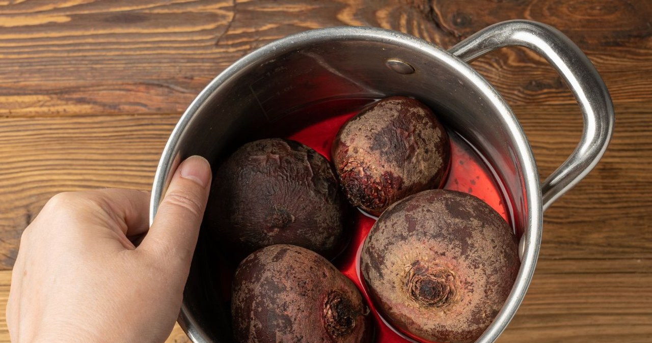 A clever cooking trick for cooking beets. They will quickly become soft and will not lose their color