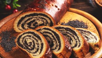 My Christmas poppy seed cake never breaks. It is perfectly risen and well baked