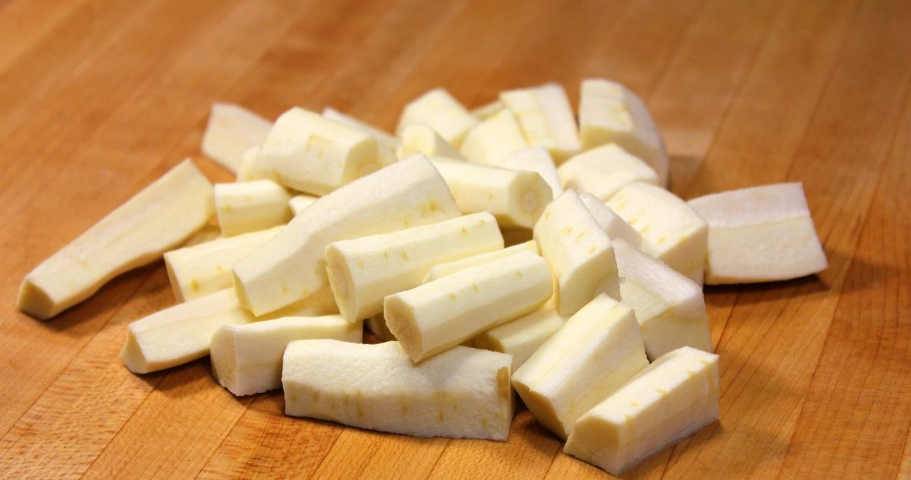 At the stalls they sell it as parsley. It may spoil the taste of the vegetable salad