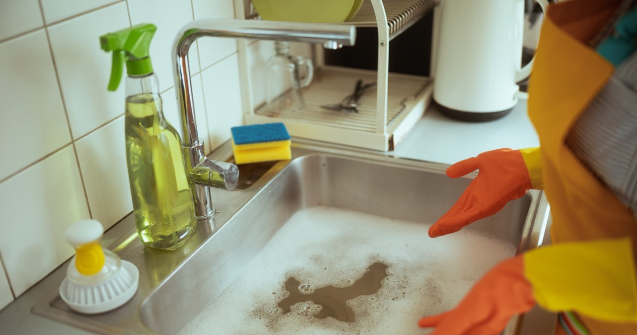 Drain clogged again? Just a few drops are enough to fix the problem without a plumber