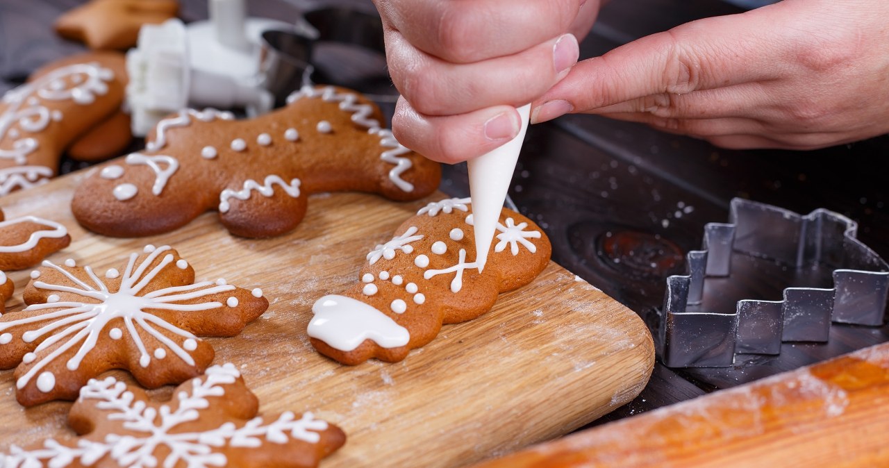 Not from proteins at all. This is how you will make the perfect icing for gingerbread cookies
